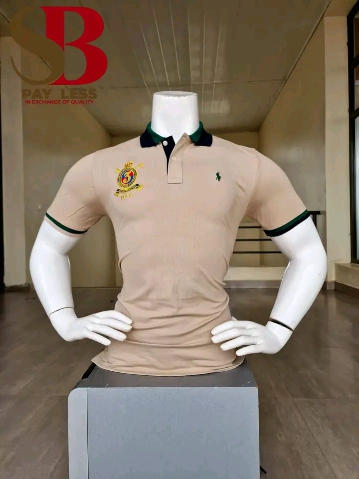 Polo beige à manches courtes avec col contrasté